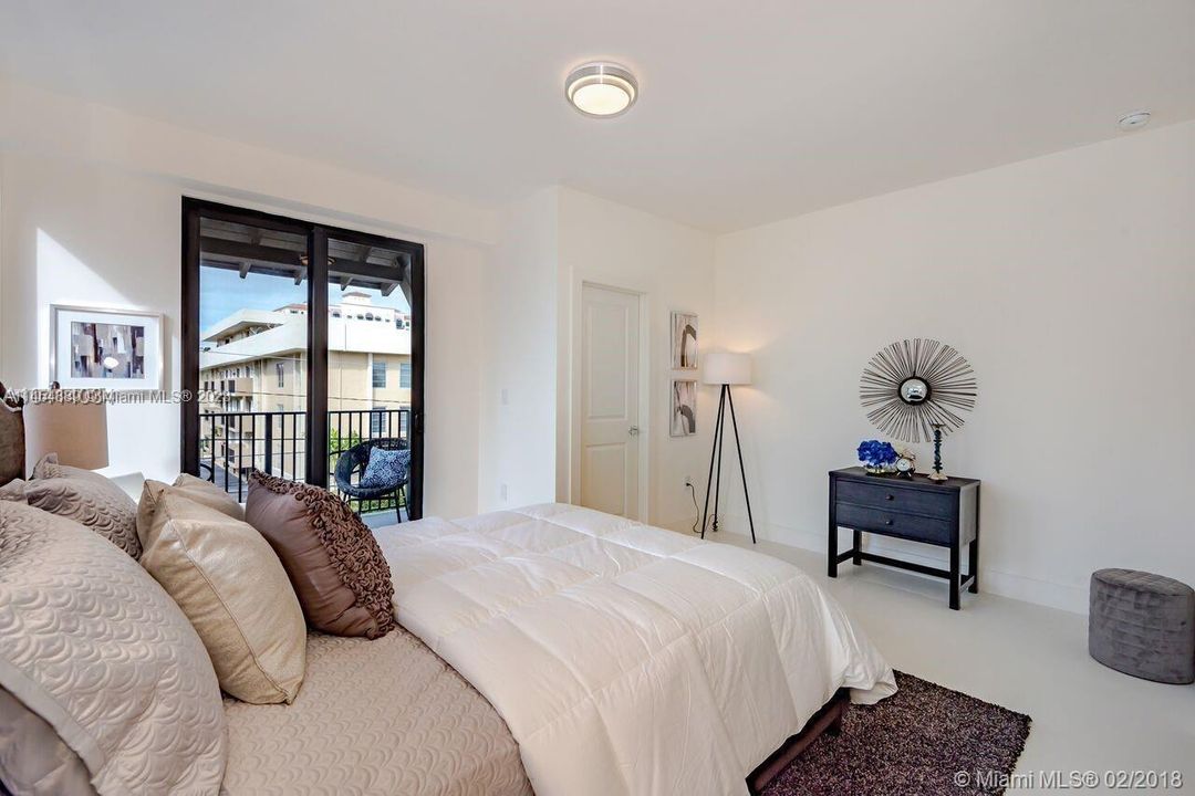 Recently Sold: $825,000 (2 beds, 2 baths, 1818 Square Feet)