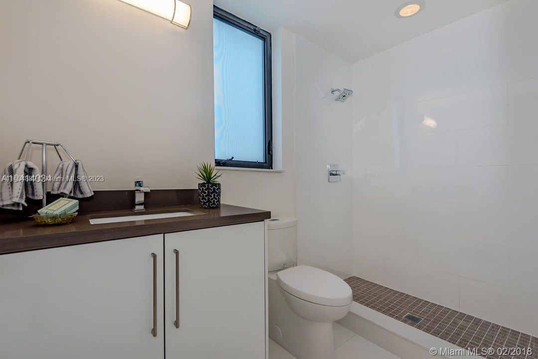 Recently Sold: $825,000 (2 beds, 2 baths, 1818 Square Feet)