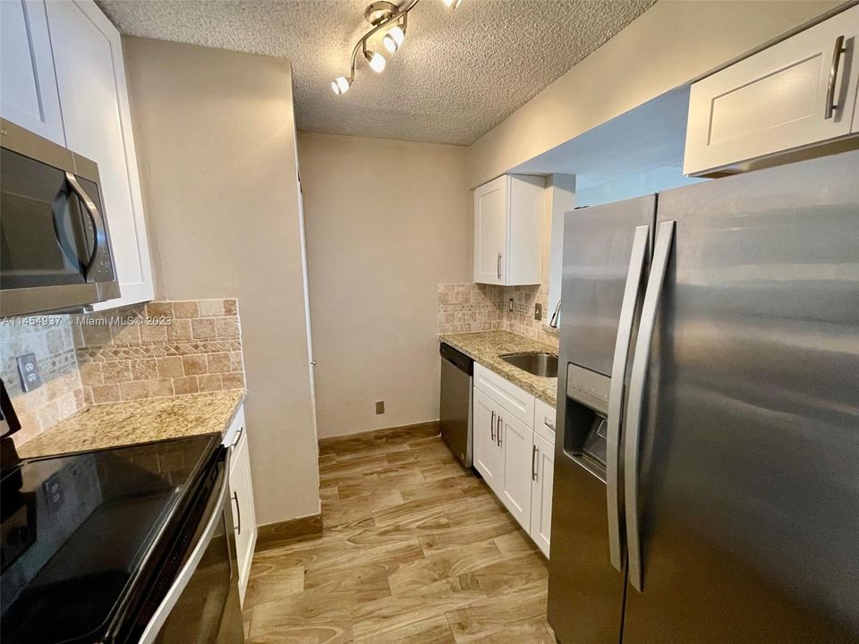 Recently Sold: $265,000 (1 beds, 1 baths, 700 Square Feet)