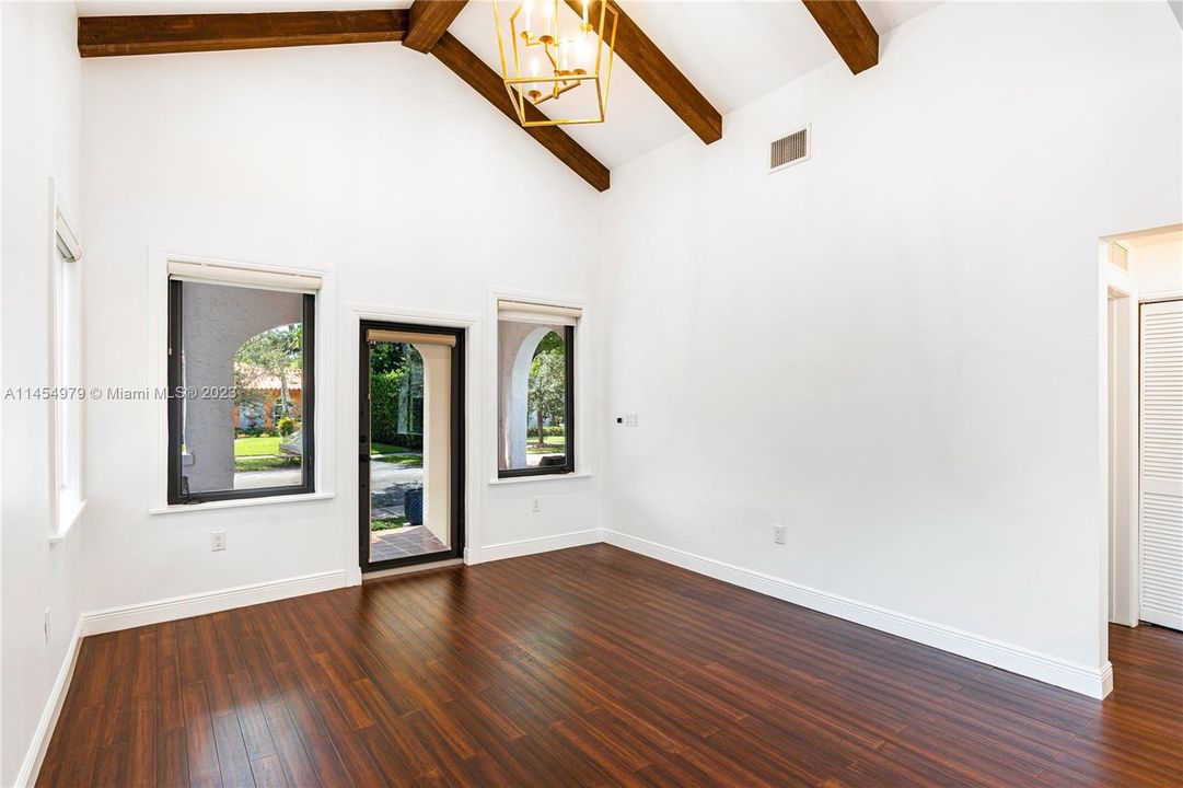 Recently Sold: $1,079,818 (2 beds, 2 baths, 1374 Square Feet)