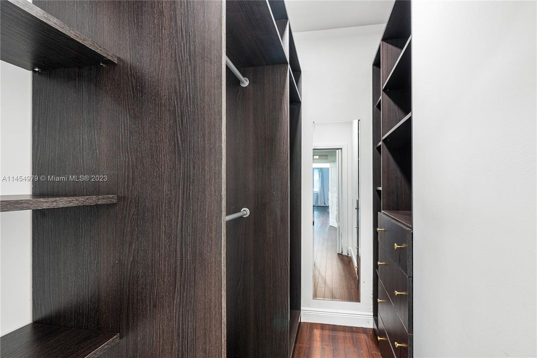 Recently Sold: $1,079,818 (2 beds, 2 baths, 1374 Square Feet)