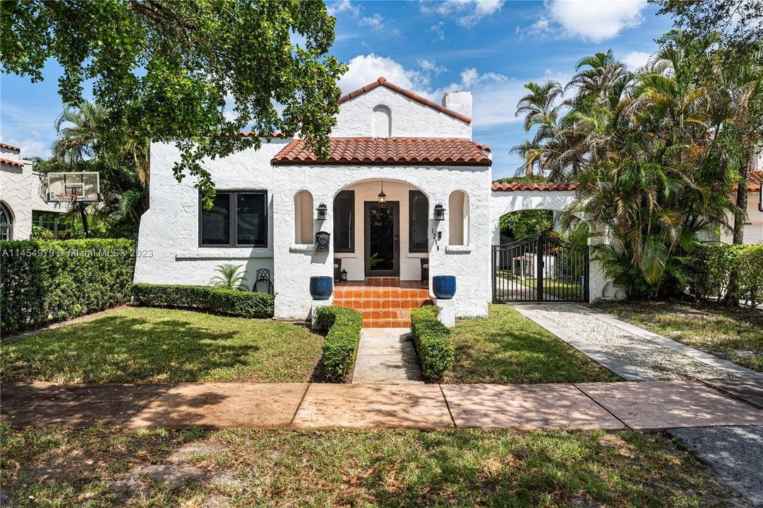 Recently Sold: $1,079,818 (2 beds, 2 baths, 1374 Square Feet)