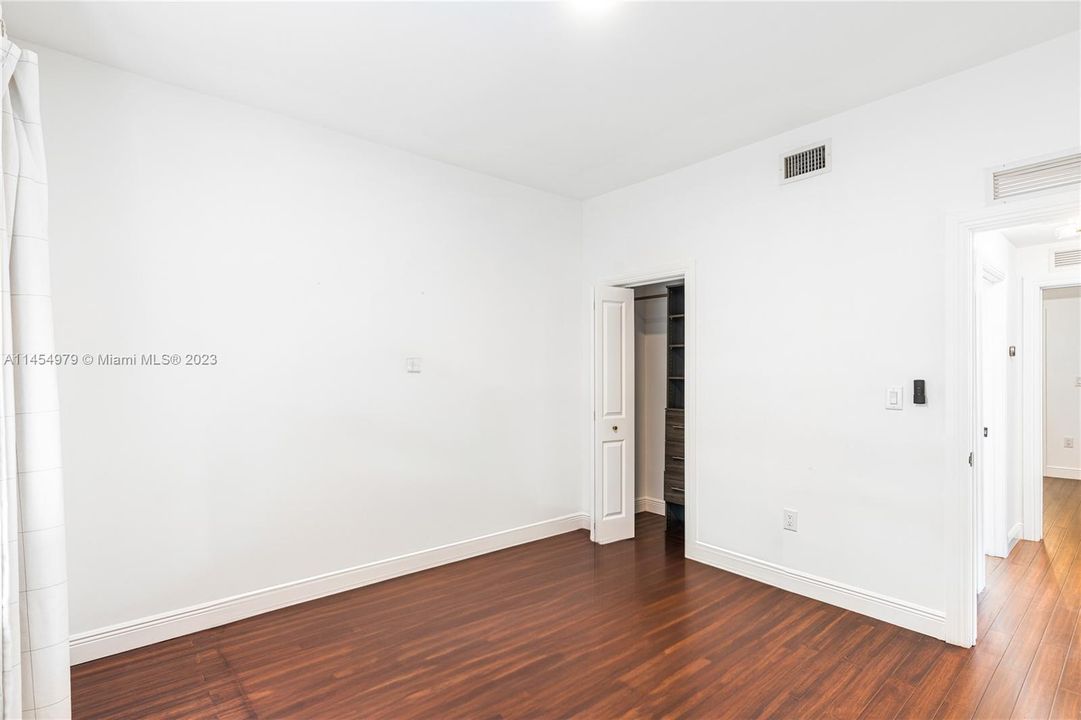 Recently Sold: $1,079,818 (2 beds, 2 baths, 1374 Square Feet)