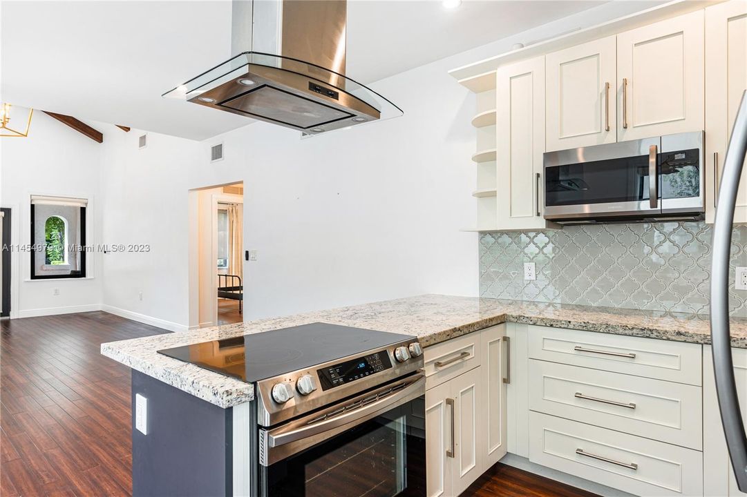 Recently Sold: $1,079,818 (2 beds, 2 baths, 1374 Square Feet)