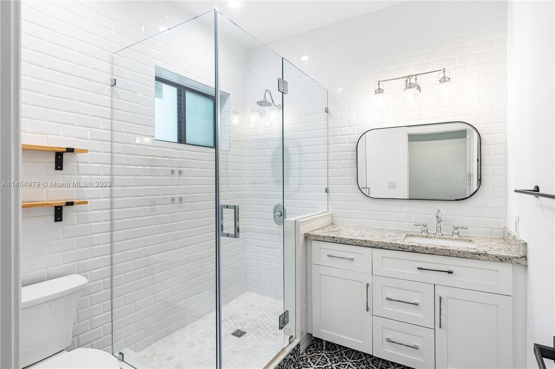 Recently Sold: $1,079,818 (2 beds, 2 baths, 1374 Square Feet)