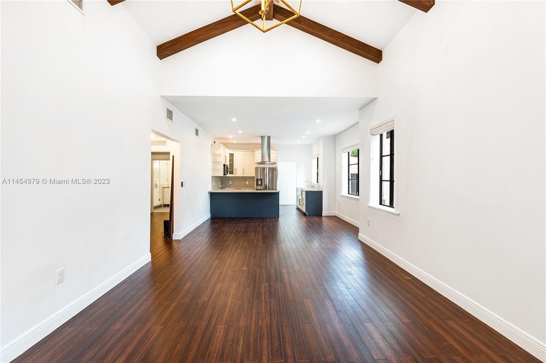 Recently Sold: $1,079,818 (2 beds, 2 baths, 1374 Square Feet)