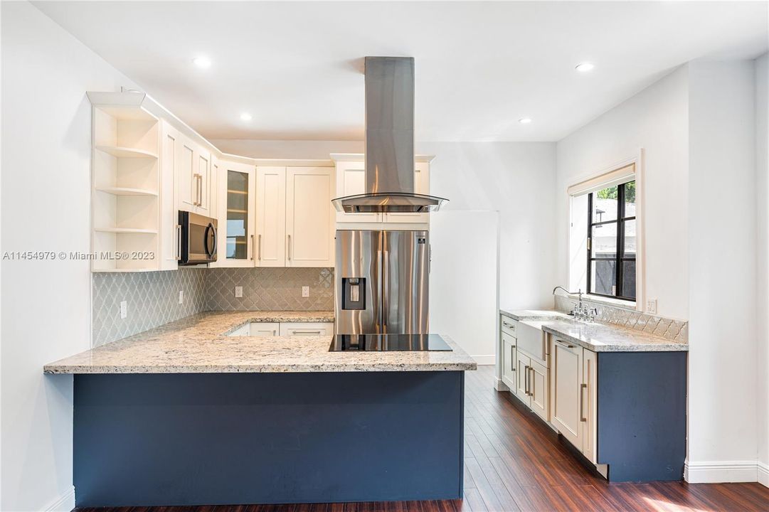 Recently Sold: $1,079,818 (2 beds, 2 baths, 1374 Square Feet)