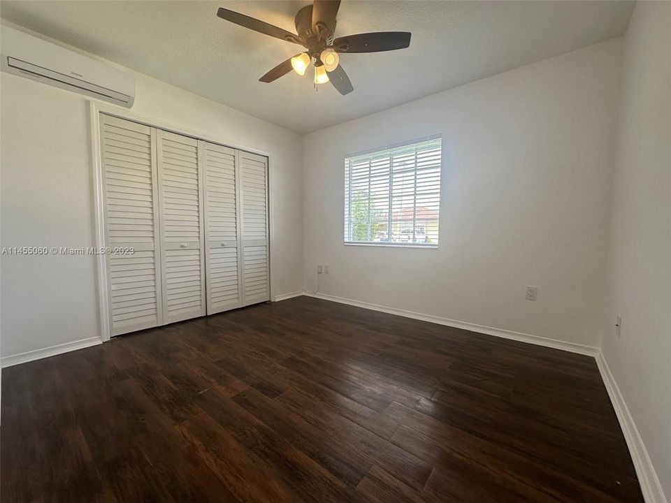 Vendido Recientemente: $665,900 (4 camas, 3 baños, 1908 Pies cuadrados)