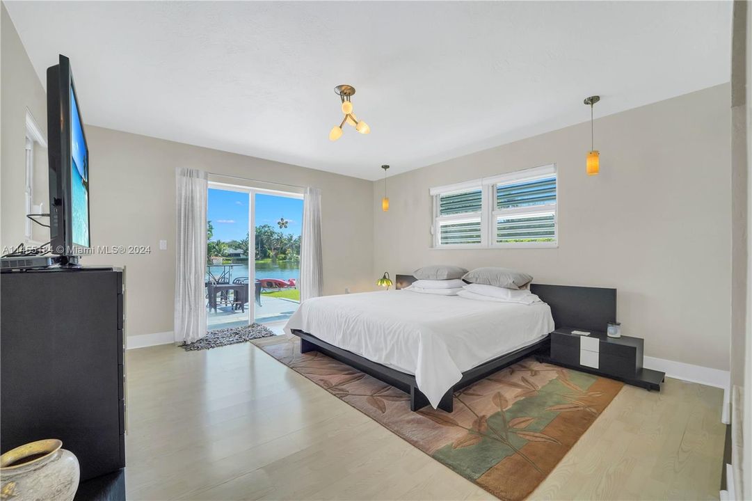 Недавно продано: $1,855,000 (5 спален, 4 ванн, 2811 Квадратных фут)