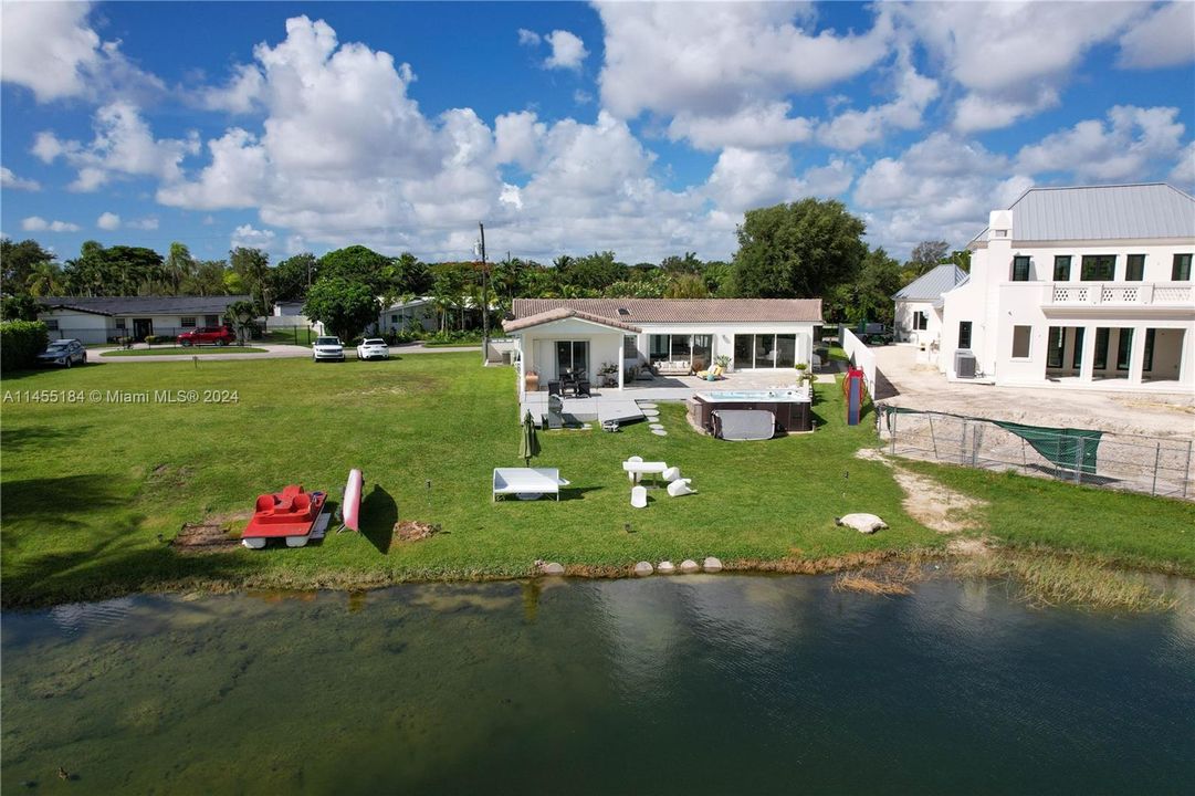 Недавно продано: $1,855,000 (5 спален, 4 ванн, 2811 Квадратных фут)