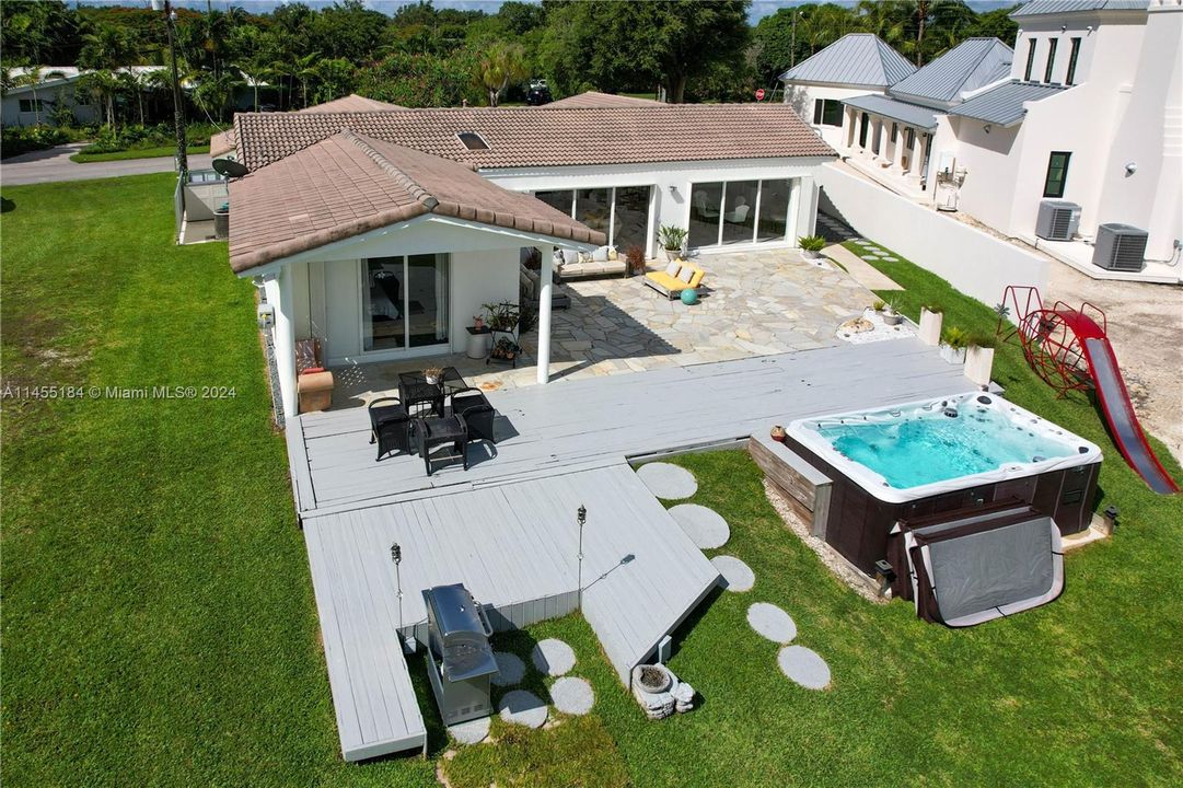 Недавно продано: $1,855,000 (5 спален, 4 ванн, 2811 Квадратных фут)