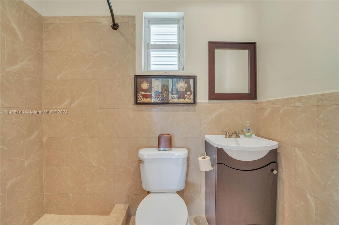 Недавно продано: $1,855,000 (5 спален, 4 ванн, 2811 Квадратных фут)