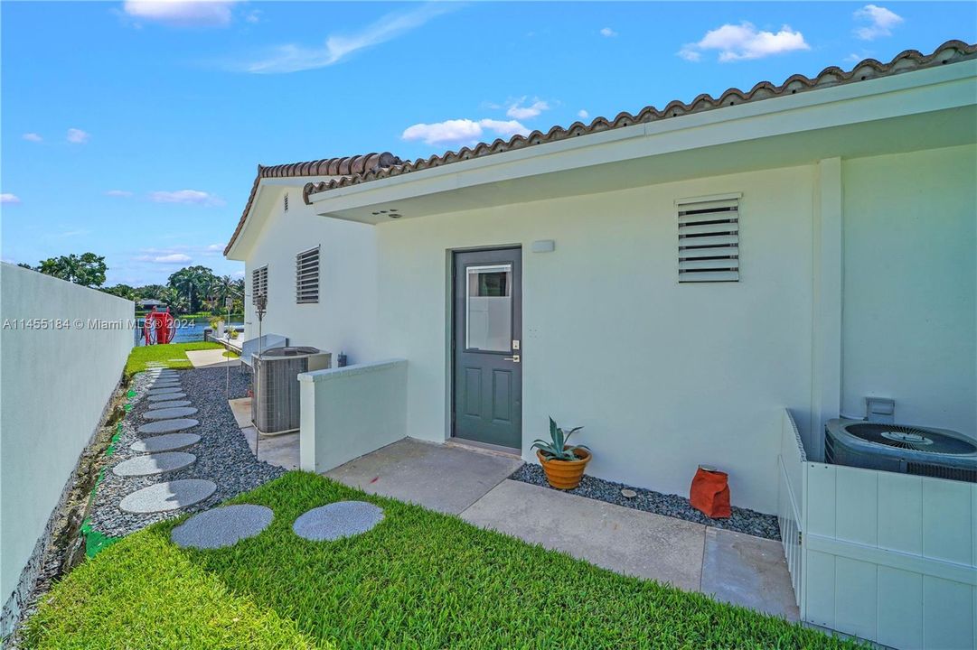 Недавно продано: $1,855,000 (5 спален, 4 ванн, 2811 Квадратных фут)