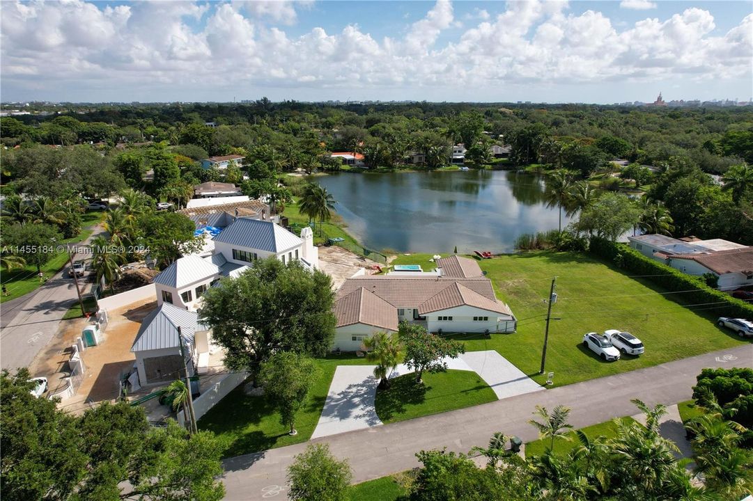 Недавно продано: $1,855,000 (5 спален, 4 ванн, 2811 Квадратных фут)