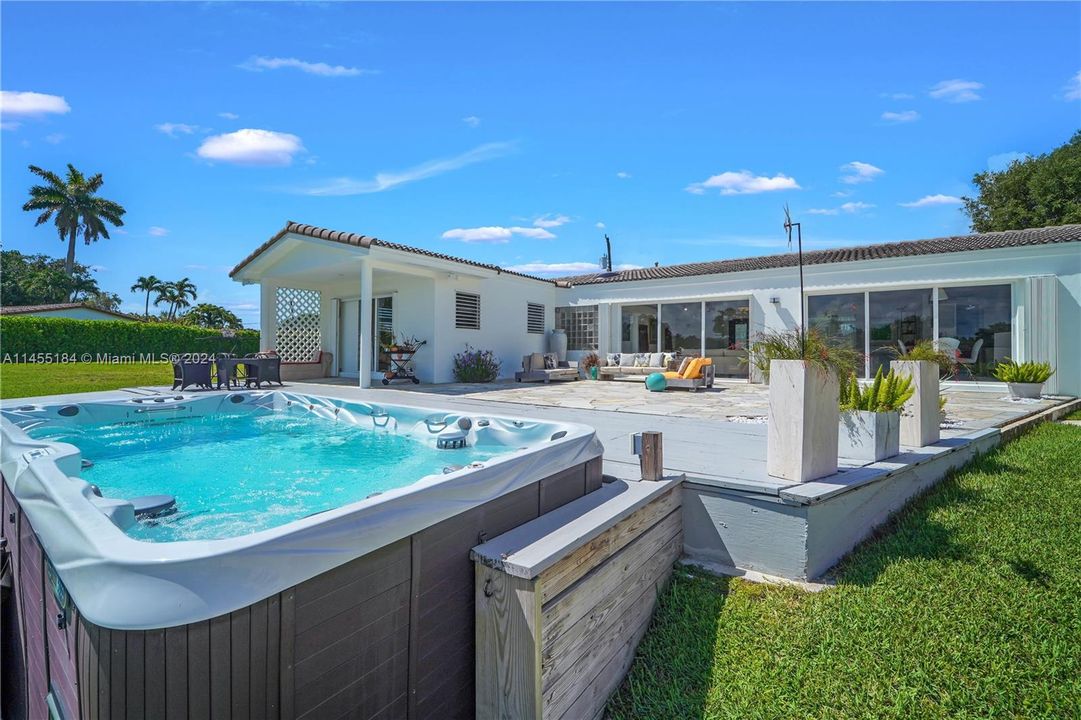 Недавно продано: $1,855,000 (5 спален, 4 ванн, 2811 Квадратных фут)