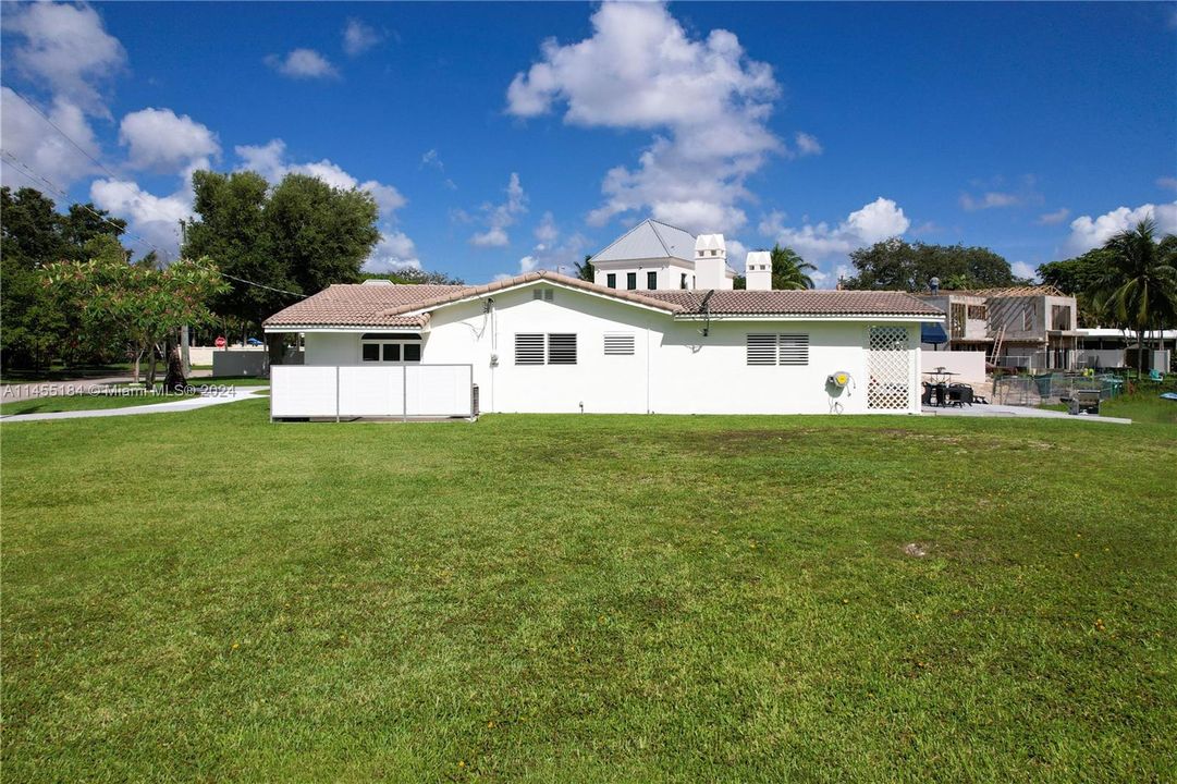 Недавно продано: $1,855,000 (5 спален, 4 ванн, 2811 Квадратных фут)