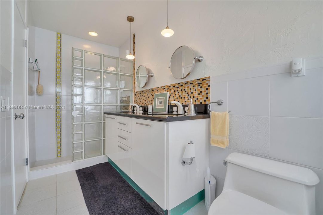 Недавно продано: $1,855,000 (5 спален, 4 ванн, 2811 Квадратных фут)