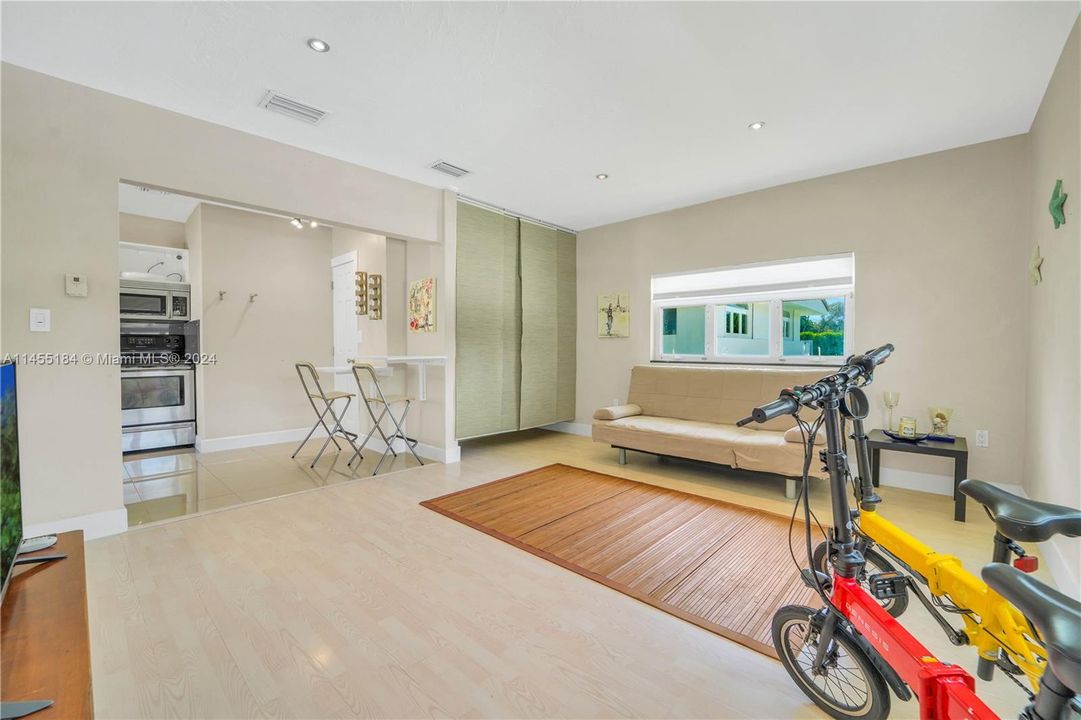 Недавно продано: $1,855,000 (5 спален, 4 ванн, 2811 Квадратных фут)