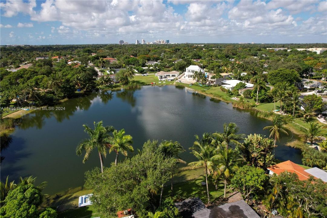 Недавно продано: $1,855,000 (5 спален, 4 ванн, 2811 Квадратных фут)