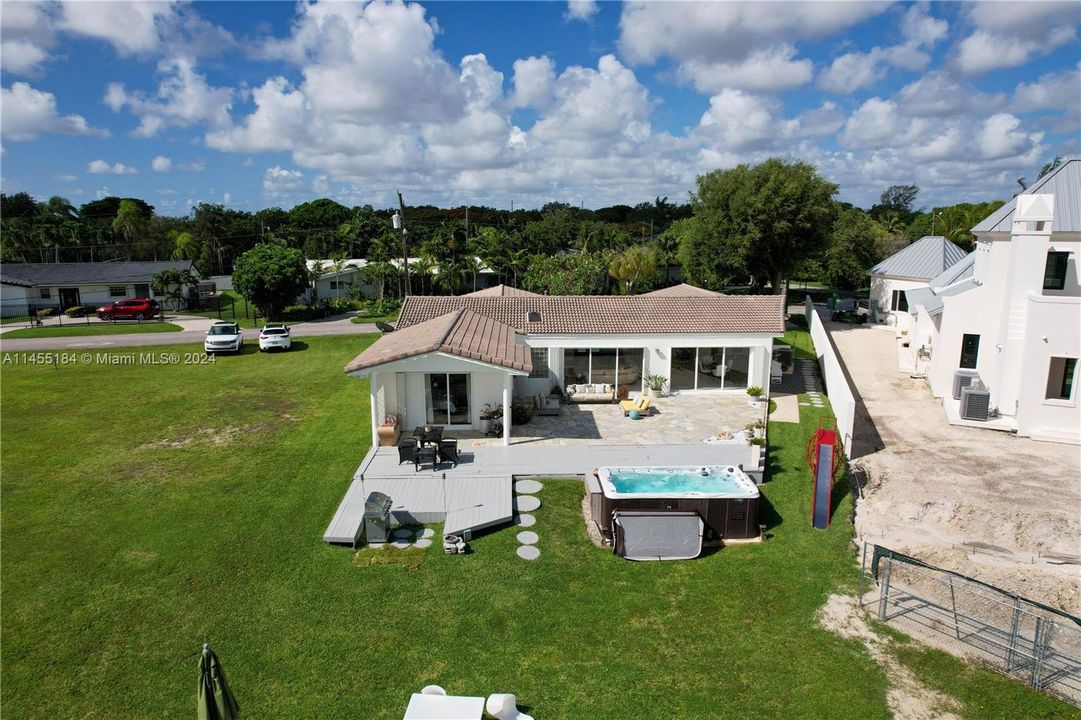 Недавно продано: $1,855,000 (5 спален, 4 ванн, 2811 Квадратных фут)