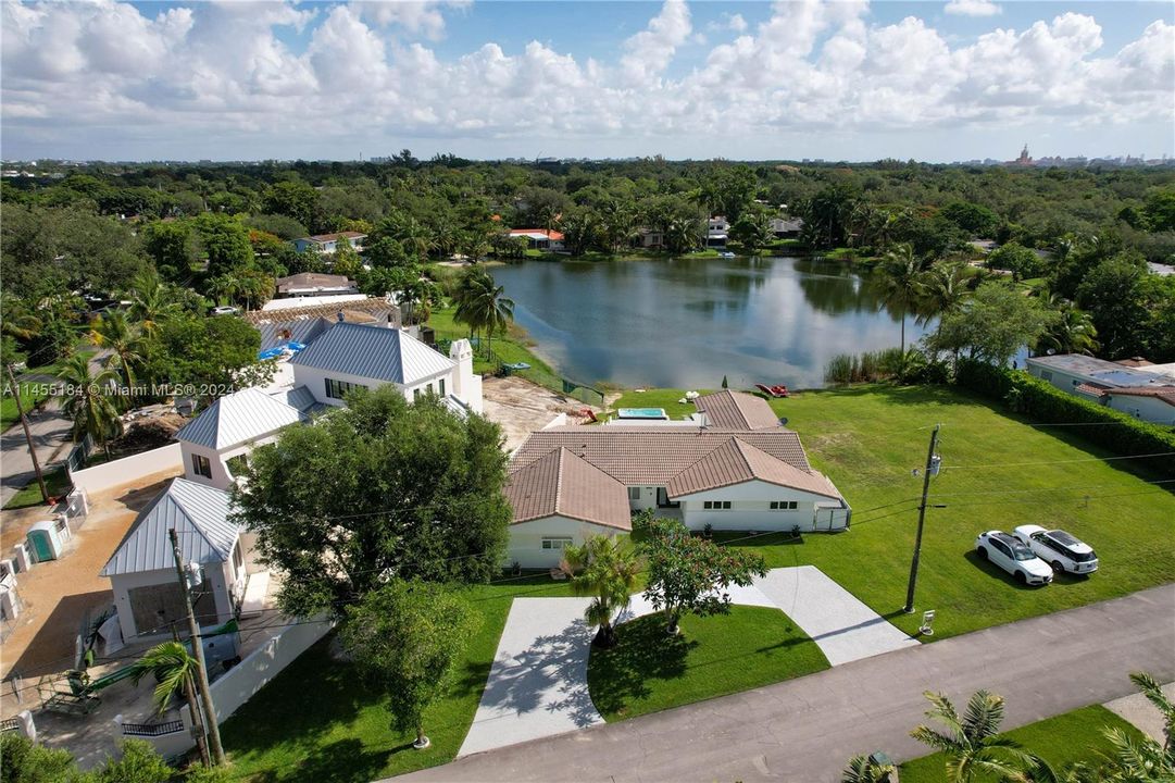 Недавно продано: $1,855,000 (5 спален, 4 ванн, 2811 Квадратных фут)