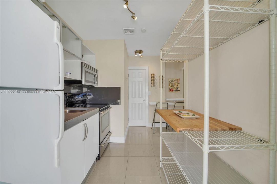 Недавно продано: $1,855,000 (5 спален, 4 ванн, 2811 Квадратных фут)