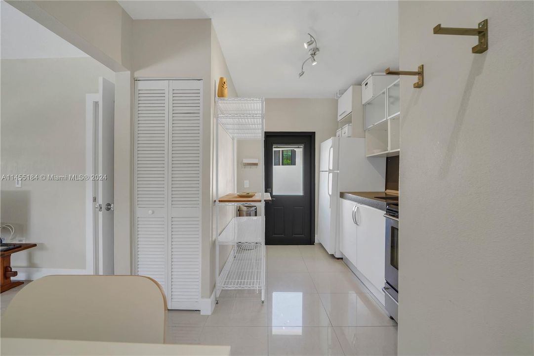 Недавно продано: $1,855,000 (5 спален, 4 ванн, 2811 Квадратных фут)