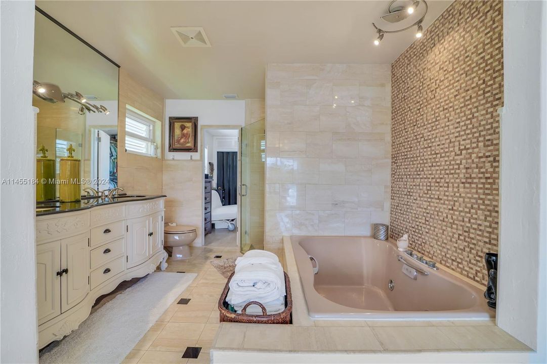 Недавно продано: $1,855,000 (5 спален, 4 ванн, 2811 Квадратных фут)