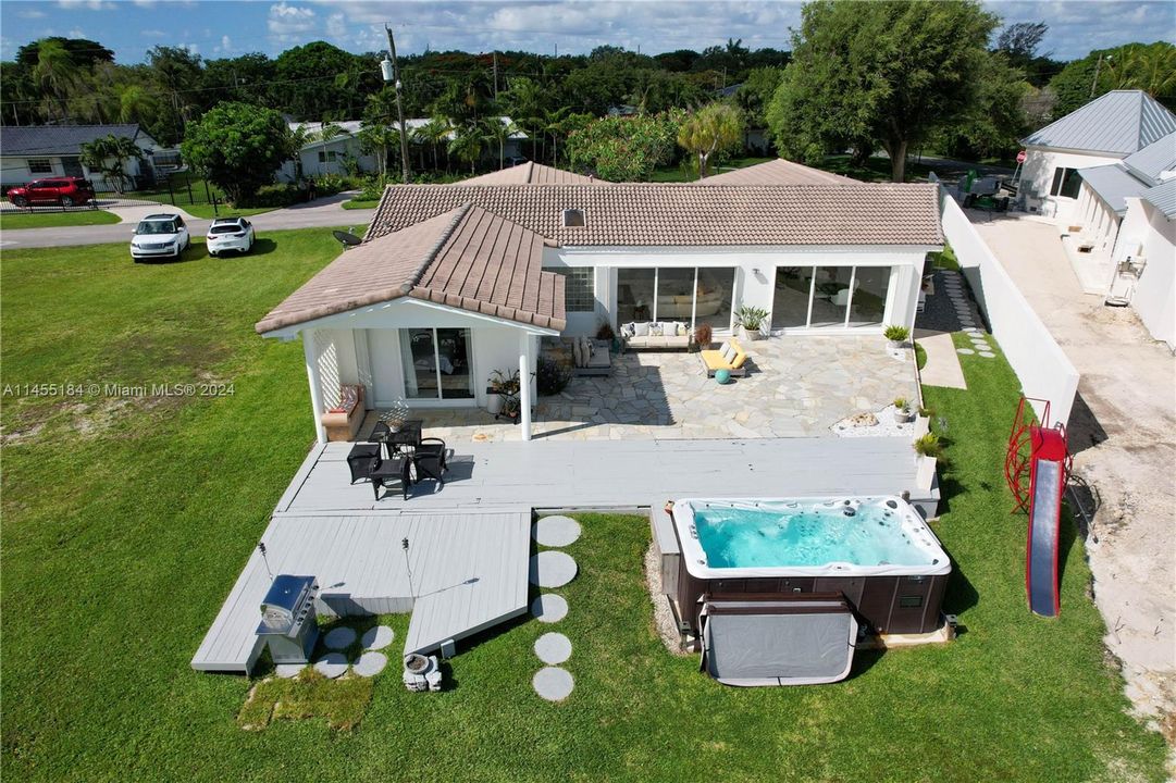 Недавно продано: $1,855,000 (5 спален, 4 ванн, 2811 Квадратных фут)