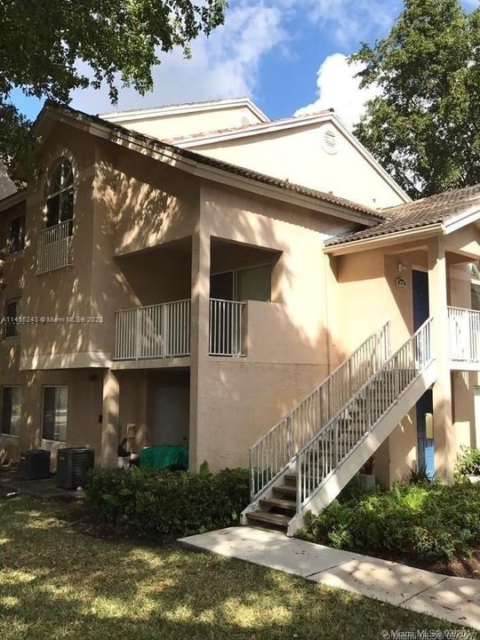 Recently Rented: $2,600 (2 beds, 2 baths, 1084 Square Feet)