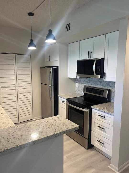 Recently Sold: $249,900 (2 beds, 1 baths, 901 Square Feet)