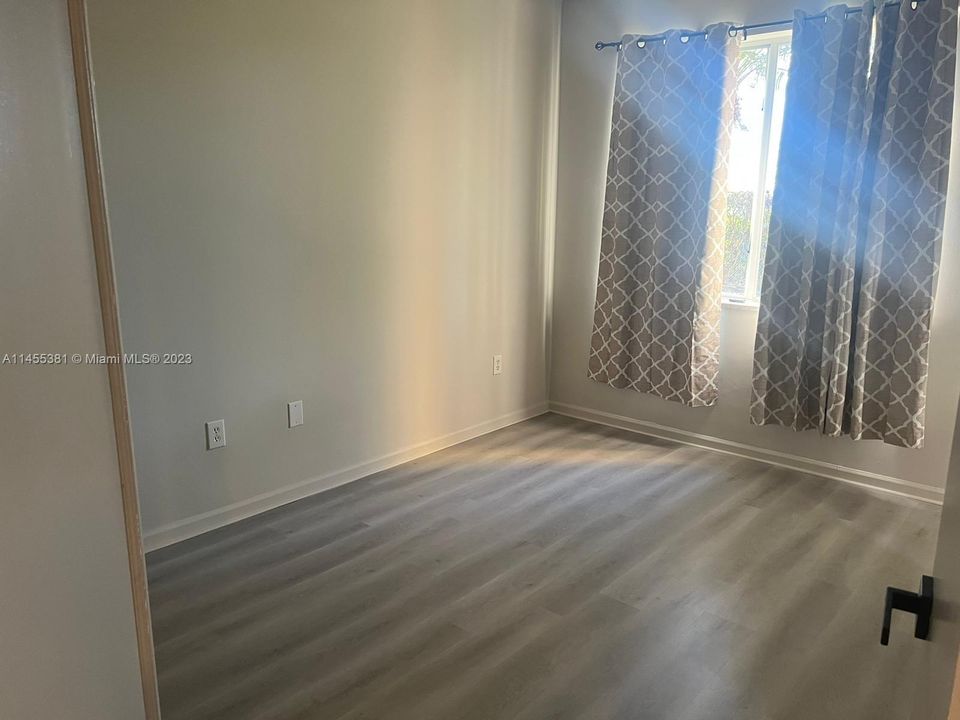 Recently Sold: $249,900 (2 beds, 1 baths, 901 Square Feet)