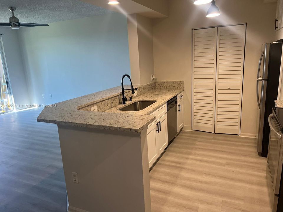 Recently Sold: $249,900 (2 beds, 1 baths, 901 Square Feet)