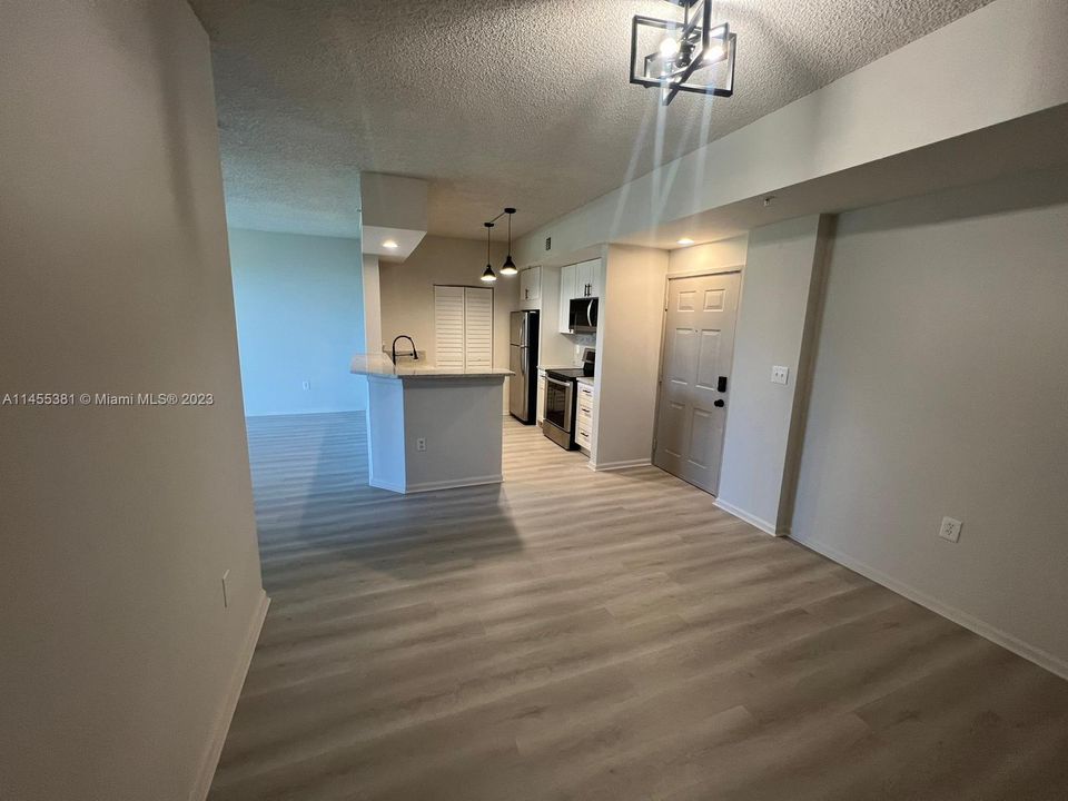 Recently Sold: $249,900 (2 beds, 1 baths, 901 Square Feet)