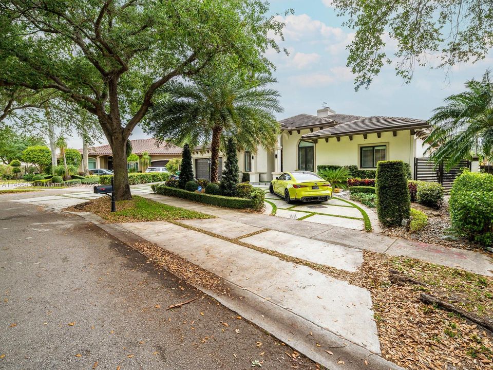 Recently Sold: $1,430,000 (5 beds, 3 baths, 3066 Square Feet)
