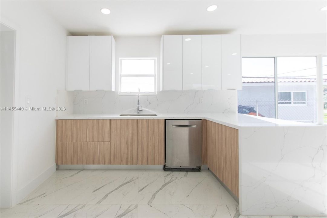 Vendido Recientemente: $760,000 (4 camas, 2 baños, 1892 Pies cuadrados)