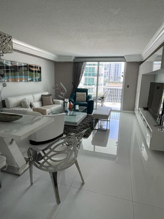Recently Rented: $3,600 (1 beds, 1 baths, 825 Square Feet)