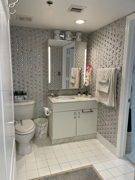 Recently Rented: $3,600 (1 beds, 1 baths, 825 Square Feet)