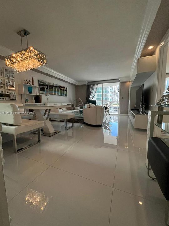 Recently Rented: $3,600 (1 beds, 1 baths, 825 Square Feet)