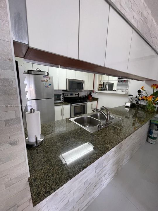 Recently Rented: $3,600 (1 beds, 1 baths, 825 Square Feet)