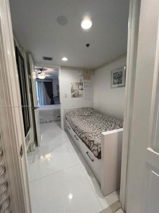 Recently Rented: $3,600 (1 beds, 1 baths, 825 Square Feet)