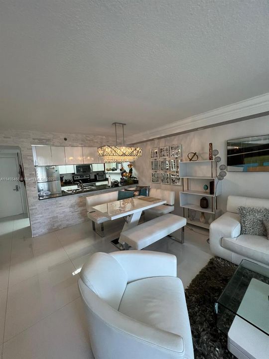 Recently Rented: $3,600 (1 beds, 1 baths, 825 Square Feet)