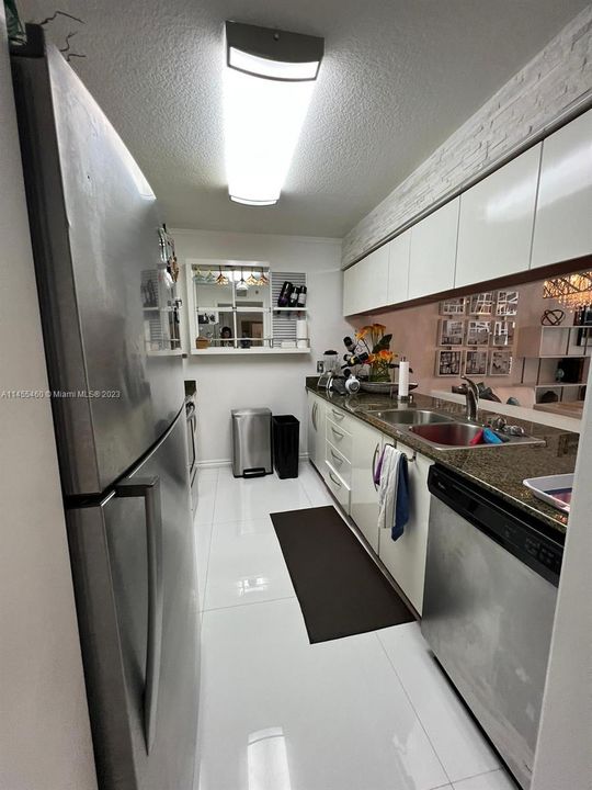 Recently Rented: $3,600 (1 beds, 1 baths, 825 Square Feet)