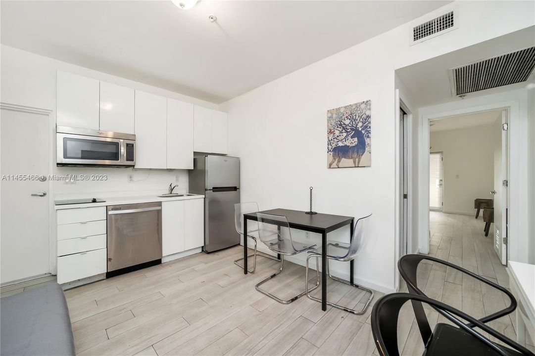 For Sale: $247,000 (1 beds, 1 baths, 406 Square Feet)