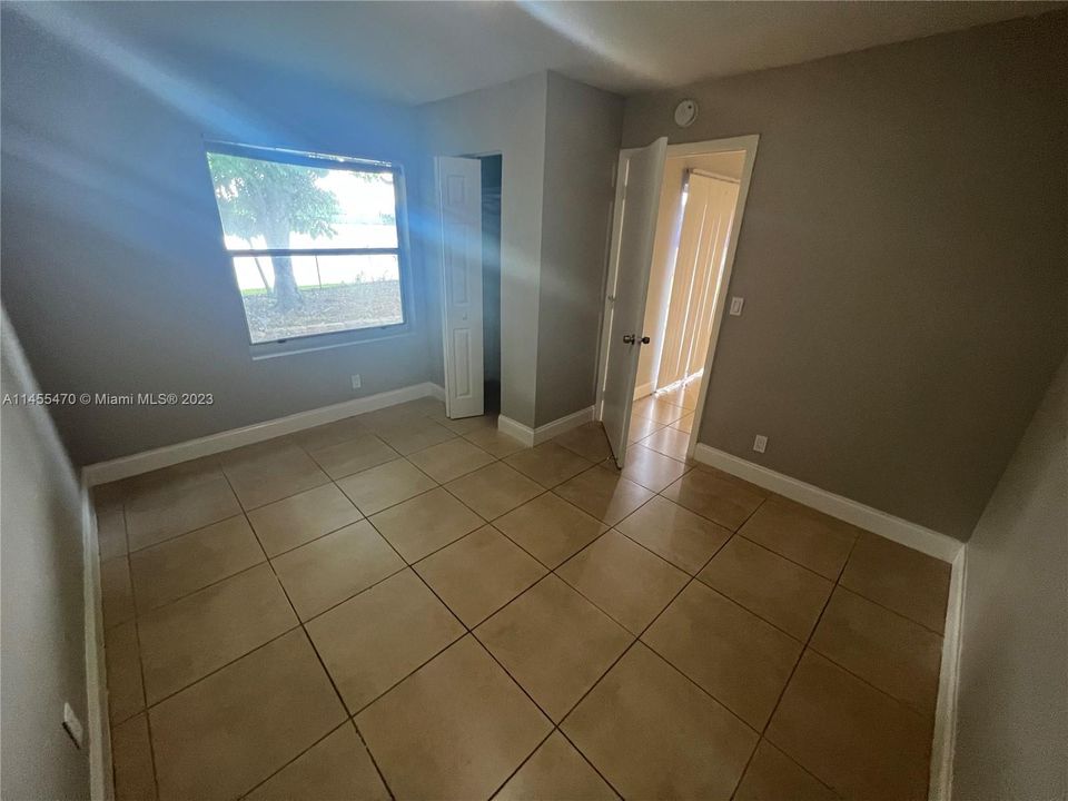 Vendido Recientemente: $414,900 (4 camas, 2 baños, 1417 Pies cuadrados)