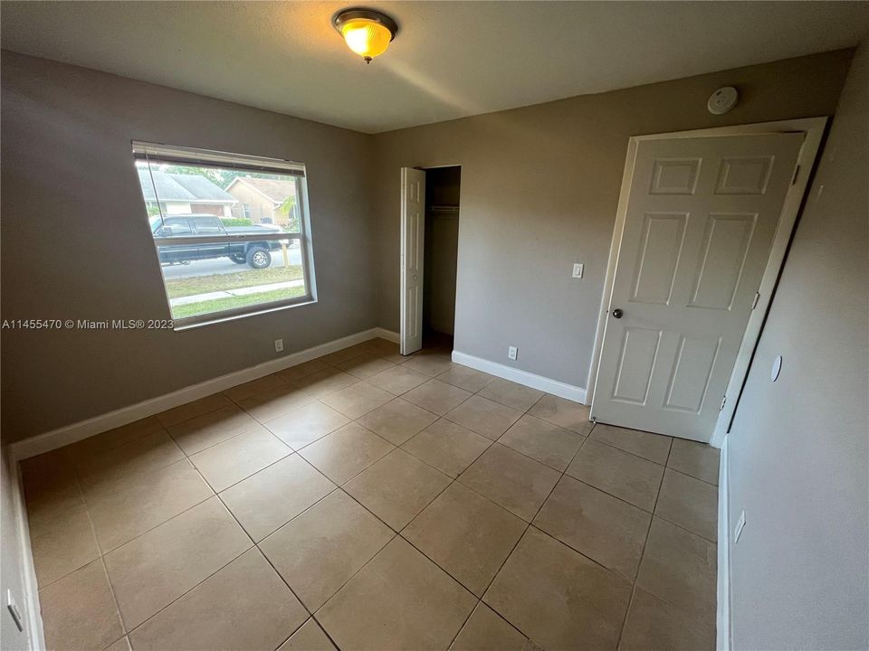 Vendido Recientemente: $414,900 (4 camas, 2 baños, 1417 Pies cuadrados)