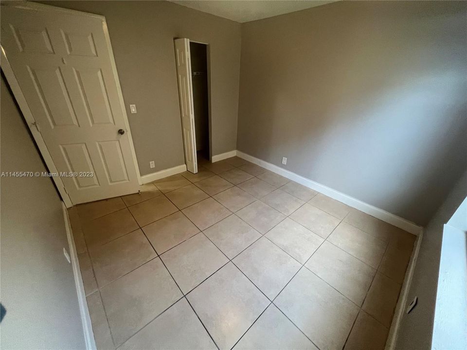 Vendido Recientemente: $414,900 (4 camas, 2 baños, 1417 Pies cuadrados)