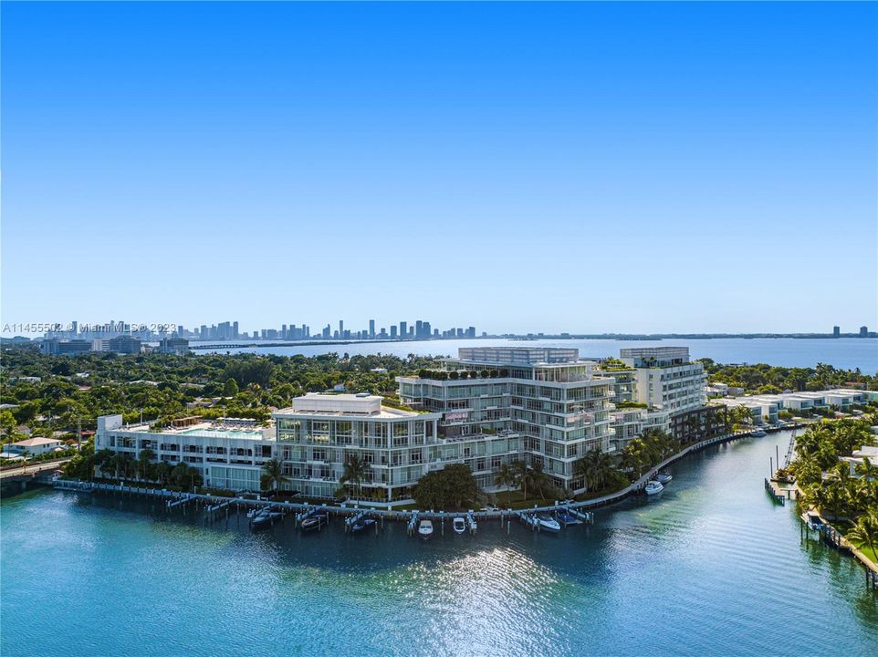 Vendido Recientemente: $3,950,000 (2 camas, 2 baños, 2520 Pies cuadrados)