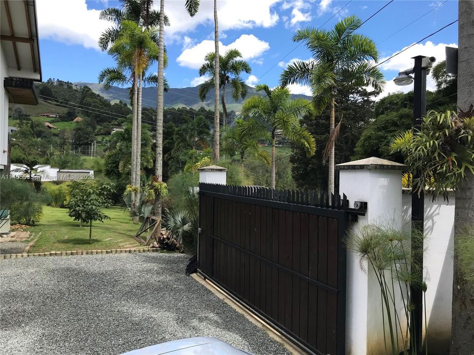 For Sale: $1,100,000 (5 beds, 5 baths, 0 Square Feet)