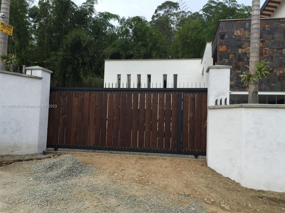 For Sale: $1,100,000 (5 beds, 5 baths, 0 Square Feet)